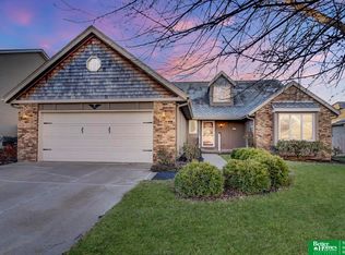 1232 Limerick Rd, Papillion, NE 68046