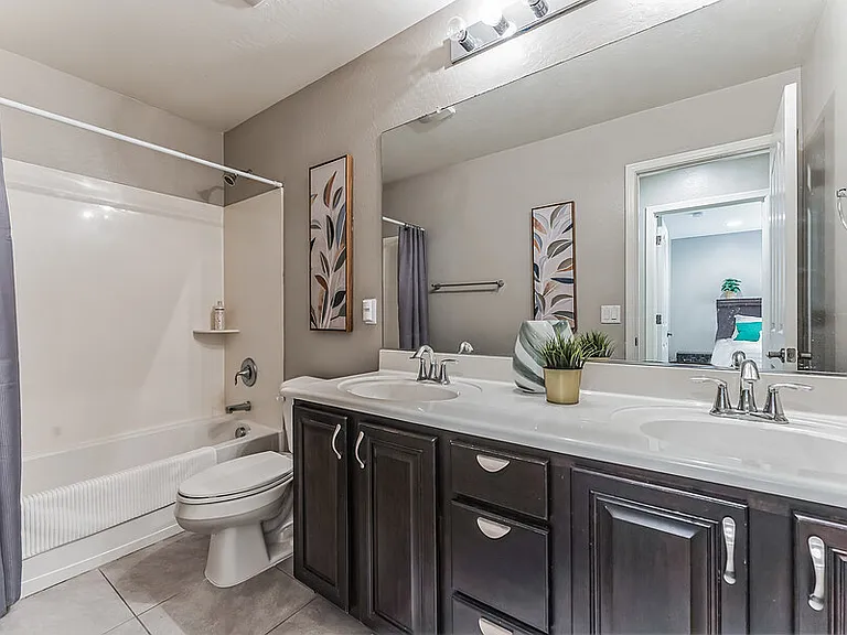 Full bathroom with tub by bedrooms 3 and 4.