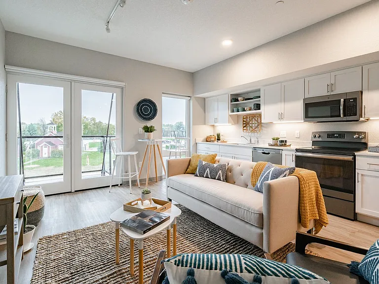 Arabella: 200 W 1st St - Cedar Falls — Photo 11