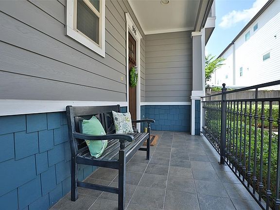 Covered Front porch