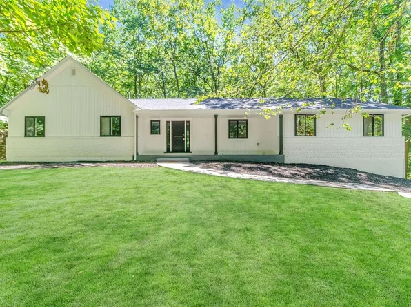 3 Steepbank Road, Saint James, NY 11780