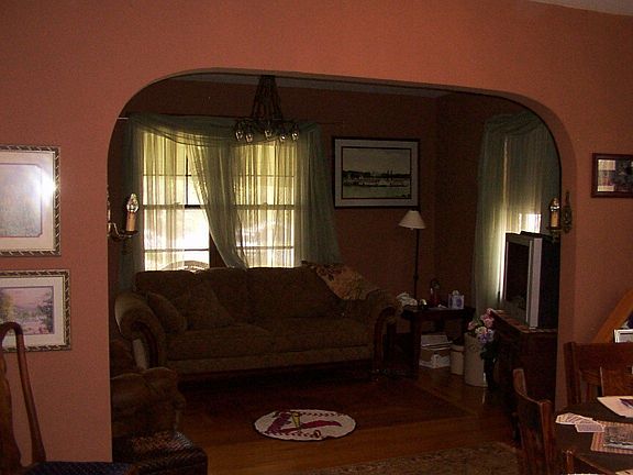 Arched doorway from Living room to Dinning room