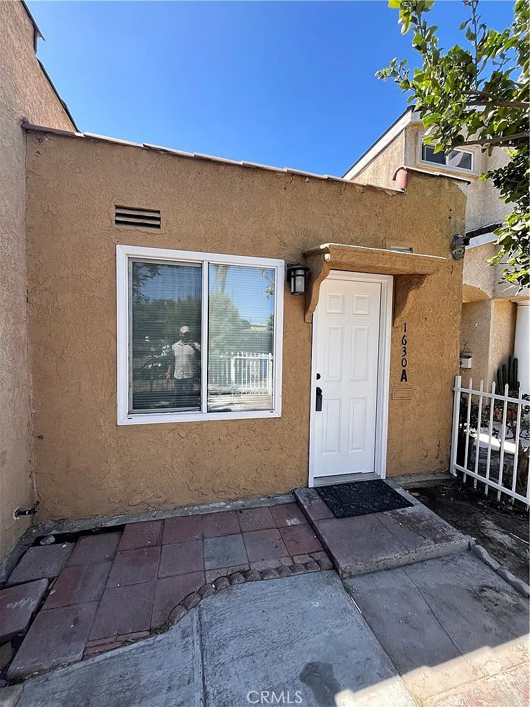 2 bed, 752 sqft, $2,300 — Photo 3