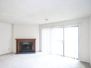 10262 Benson St APT 4, Overland Park, KS 66212