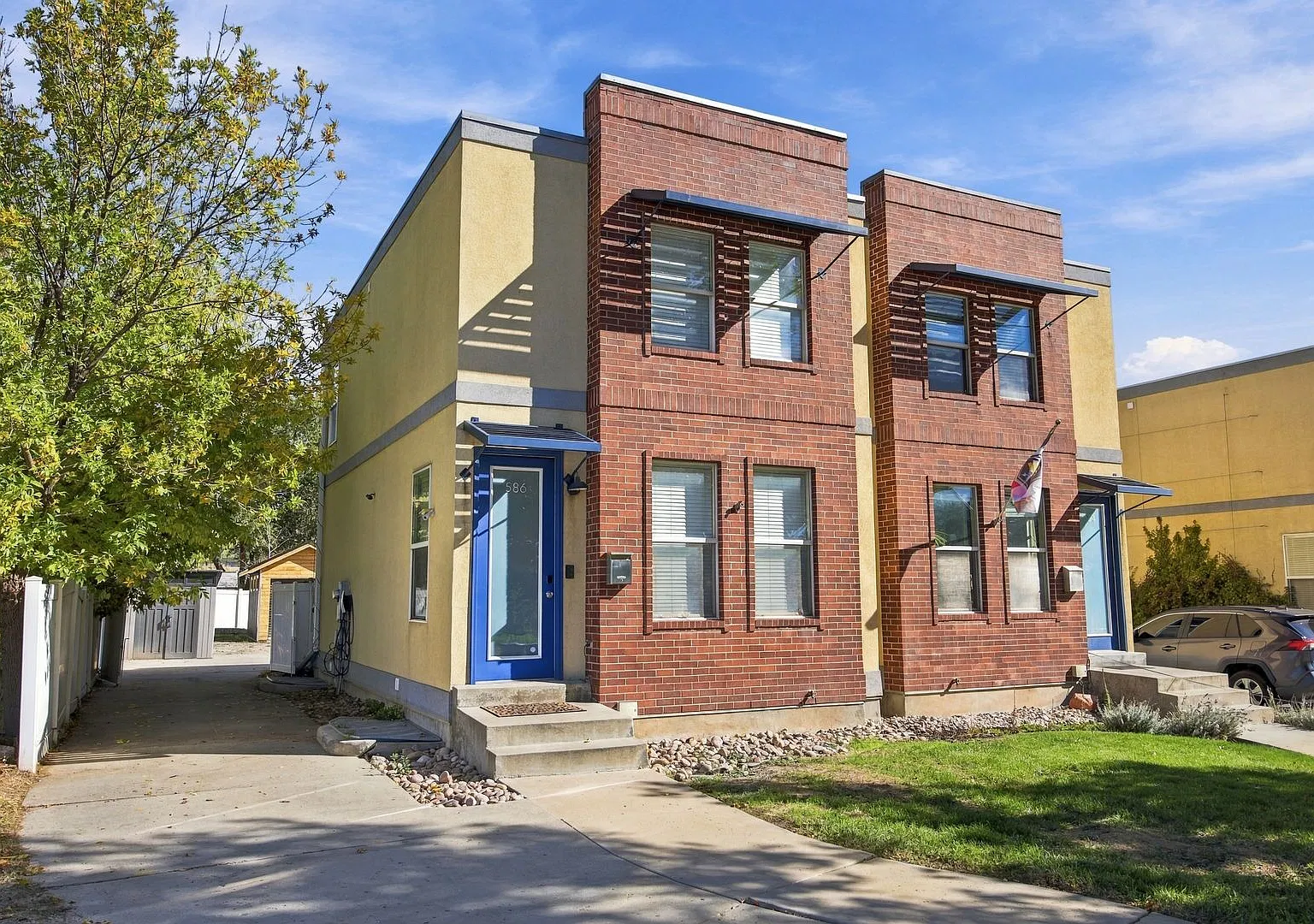 Modern Brownstone Living, Space & Location All In One! — Photo 2