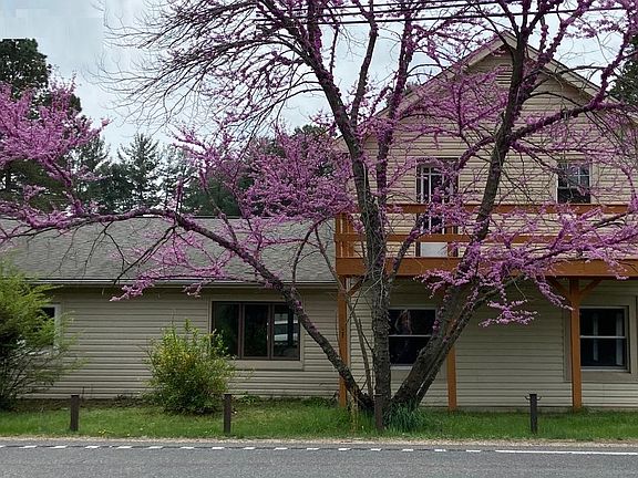 5th image of 1006 White Oak Rd