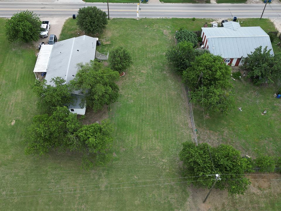 2nd image of 809 E Main St