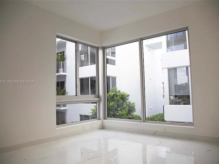529 SW 11th St #202 — Photo 9
