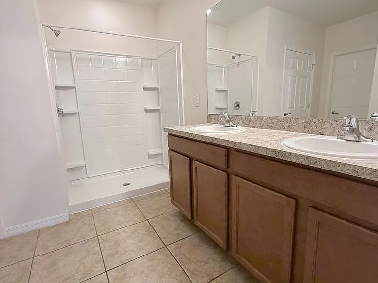 1633 SW 12th Ter — Photo 11