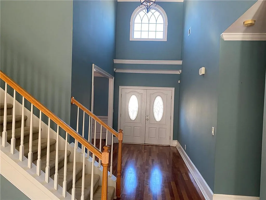 5 bed, 4083 sqft, $4,000 — Photo 3