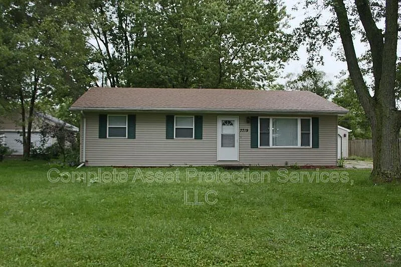 3 bed, 1.0 bath, 1120 sqft, $1,575 — Photo 3