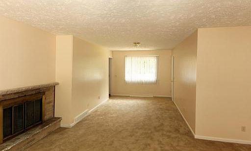 2nd image of 211 E Loree Dr
