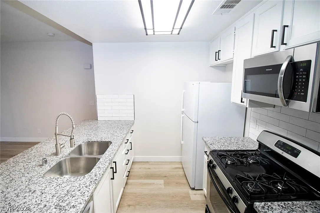 2 bed, 2.5 bath, 1400 sqft, $1,790 — Photo 4