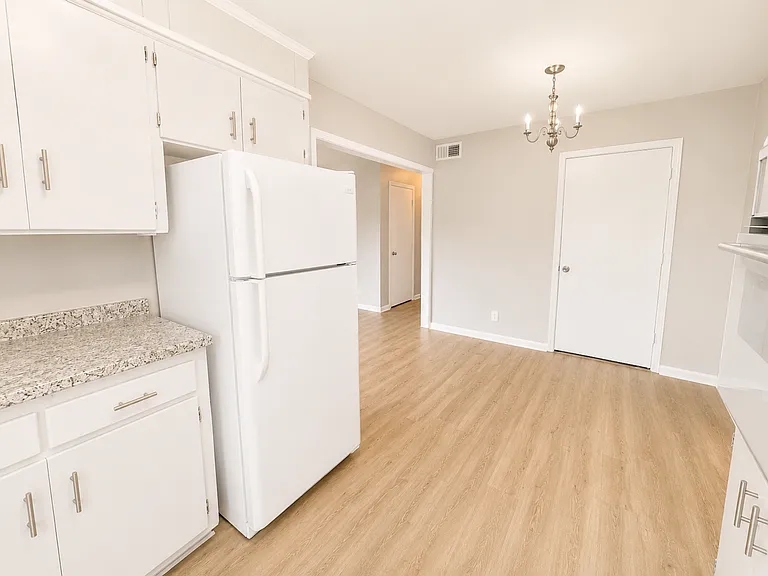 547 N Water Ave — Photo 6