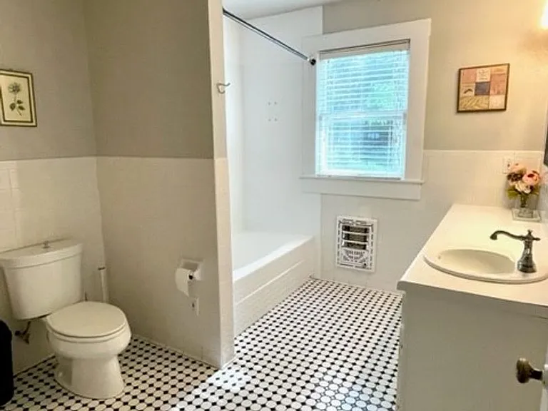 1125 W Matthews Ave — Photo 9