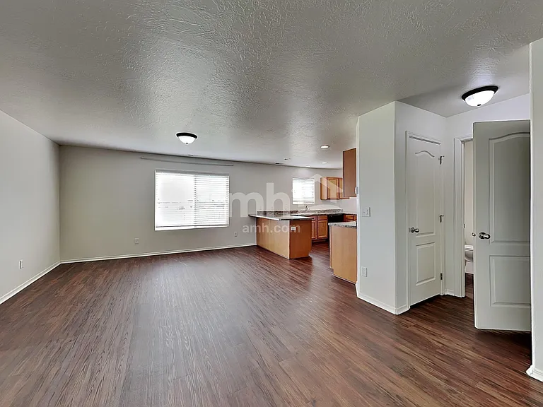 2464 S 3585 W — Photo 6