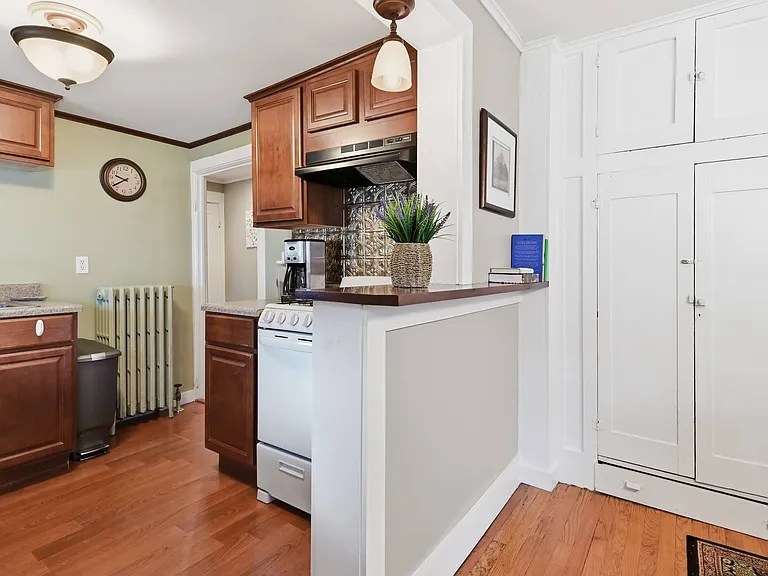 152 Regent St #3 — Photo 3