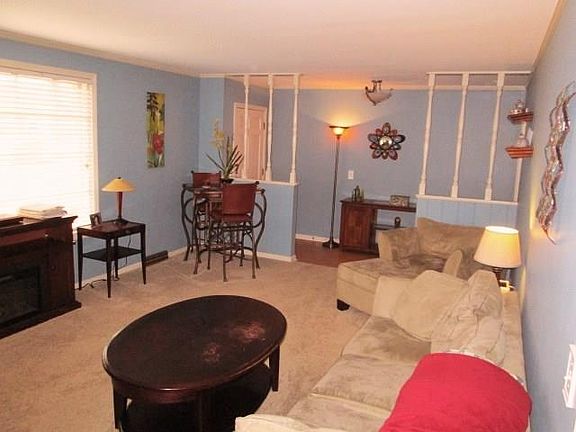3rd image of 135 Sherry Cir