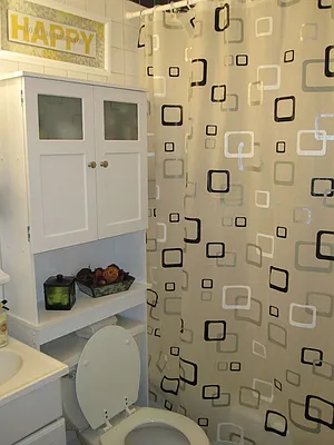 Rented by Standard Living Realty Inc | media 33