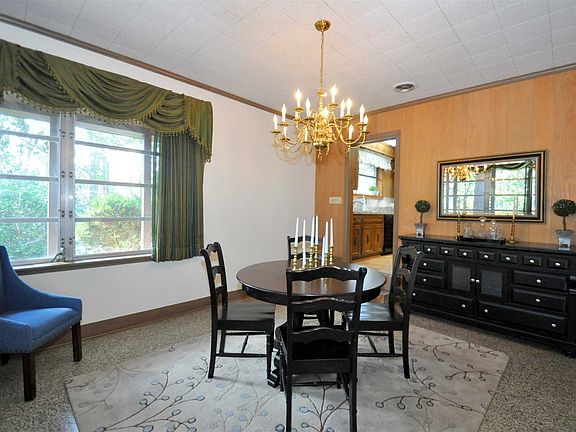 5th image of 2221 Wells Park Dr