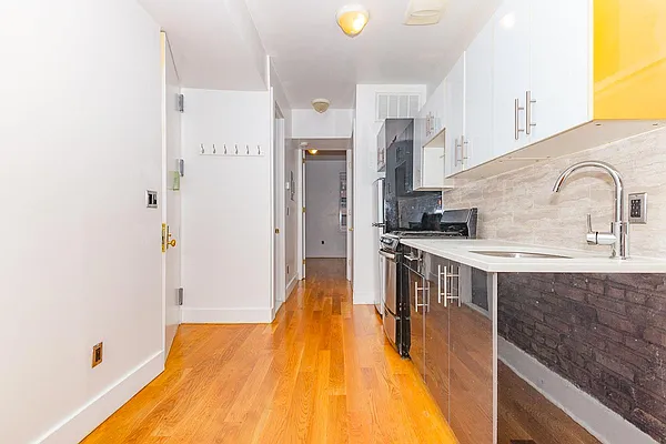 Rented by MySpaceNYC | media 8