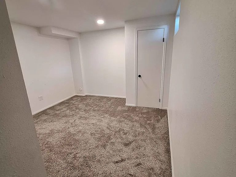 Extra basement common room. This would make a good office or study area or workout room.