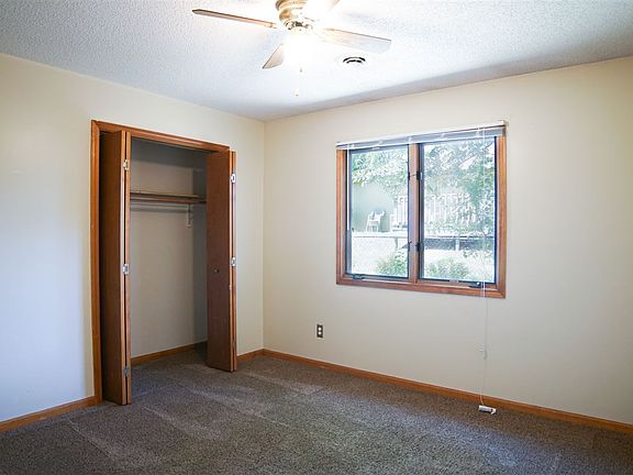 4th image of 325 Clydesdale Cir