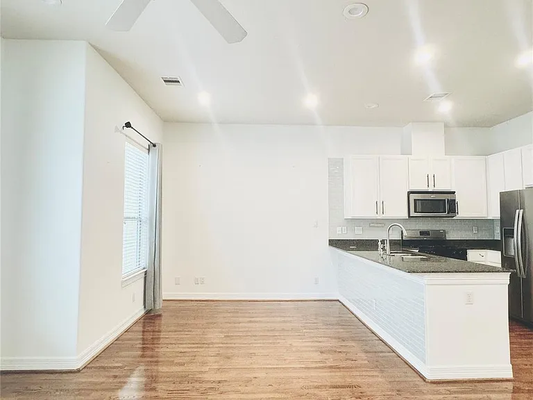 3846 Center St — Photo 18