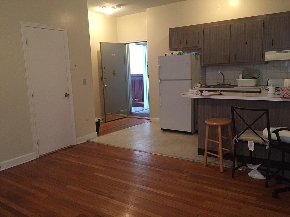 2nd image of 1120 Commonwealth Ave #10XR