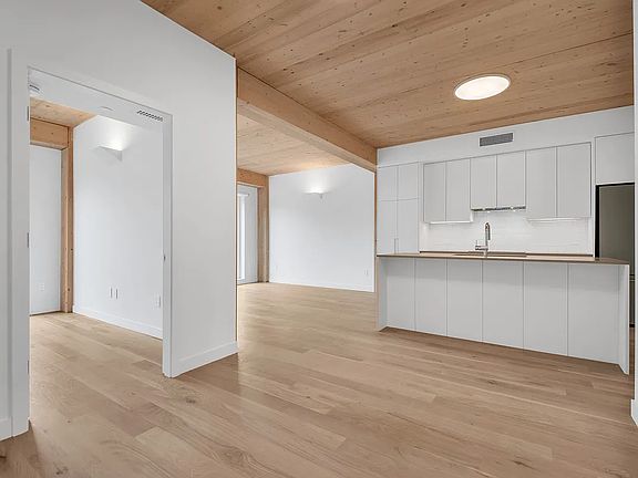 3rd image of 122 Waverly Ave #2B