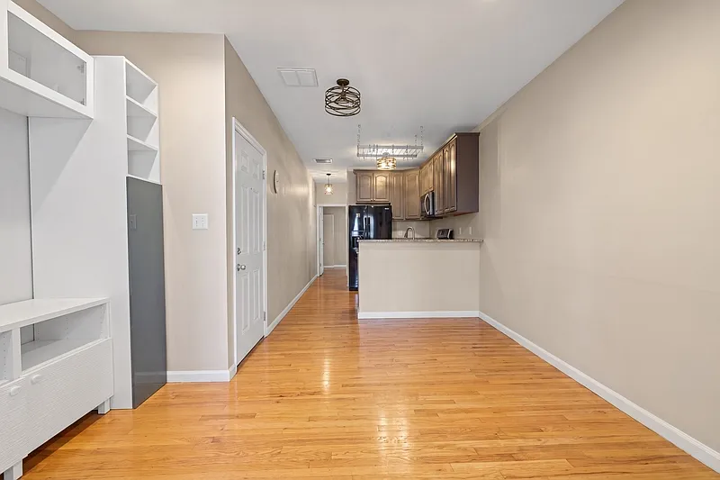 2 bed, 2.0 bath, 800 sqft, $2,700 — Photo 3