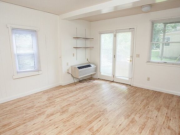 3rd image of 547 Layman Ave APT 2