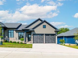 385 Hidden Ridge Dr, Coralville, IA 52241