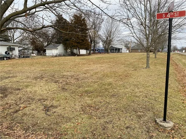 814 S 5th St, Marshall, IL 62441