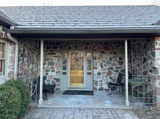 663 N Green Bay Rd, Cedarburg, WI 53012