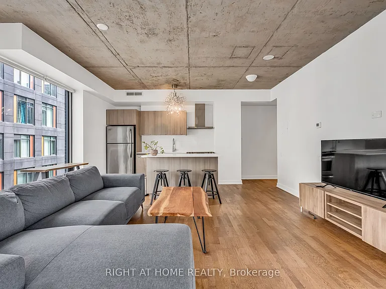 650 King St W #605 — Photo 14