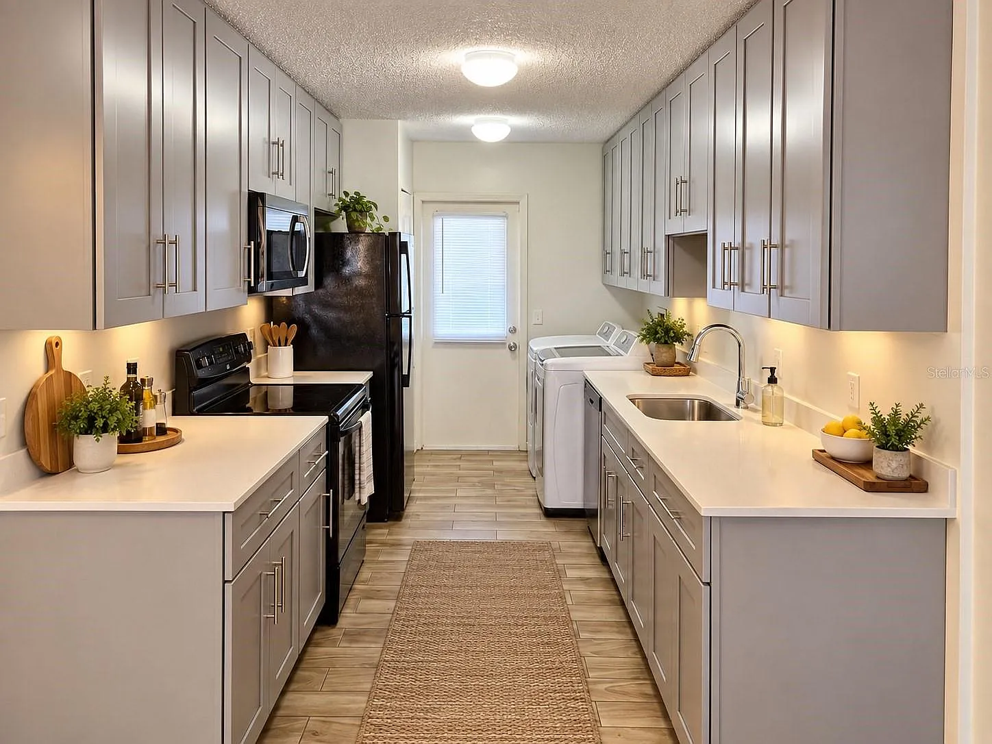3 bed, 2.0 bath, 1140 sqft, $1,600 — Photo 3