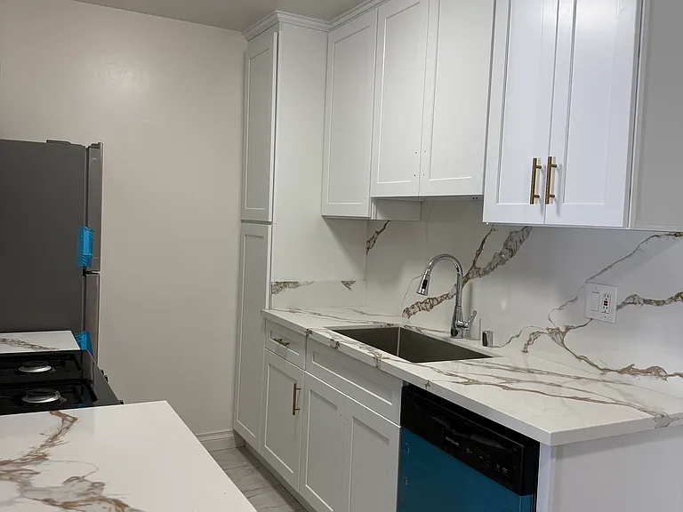 5333 Riverton Ave — Photo 2