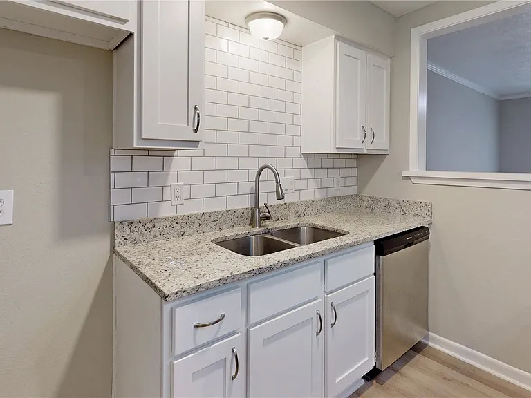 1409 Airline Dr #B — Photo 17
