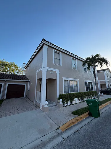 10525 NW 57th Ct Photo 1