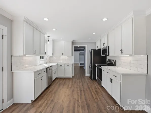 330 Skyview Dr, Catawba, SC 29704