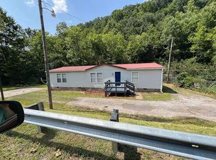 94 Lewis Rd, Amherstdale, WV 25607
