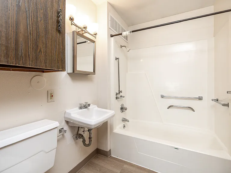 2644 Hunt St #13 — Photo 5