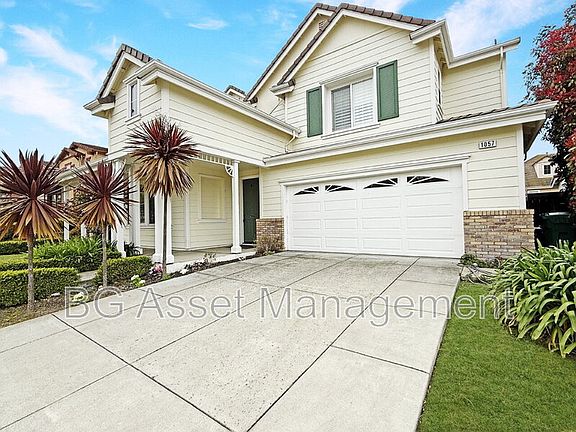 2nd image of 1057 N Shelter Bay