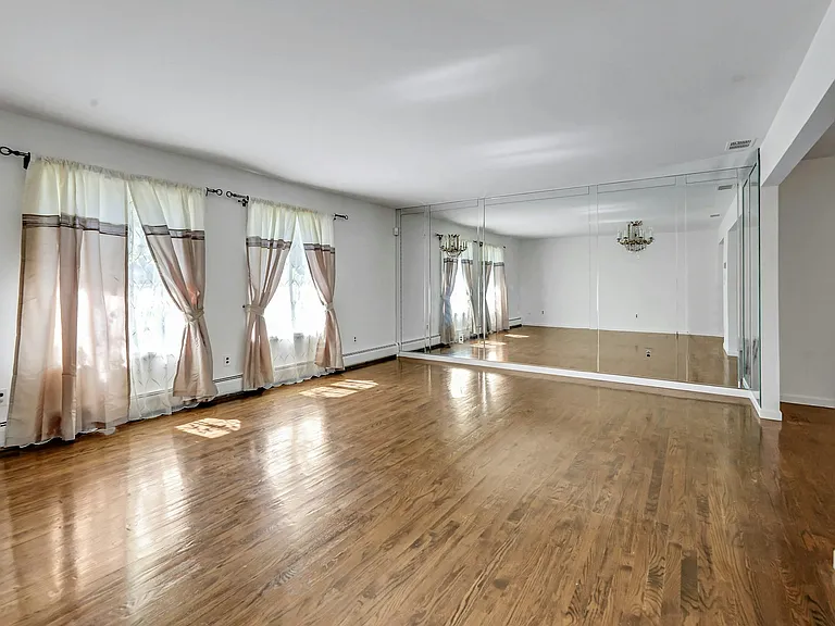 268 Center St — Photo 4