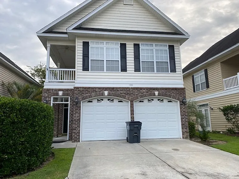 121 Charles Towne Ln — Photo 1