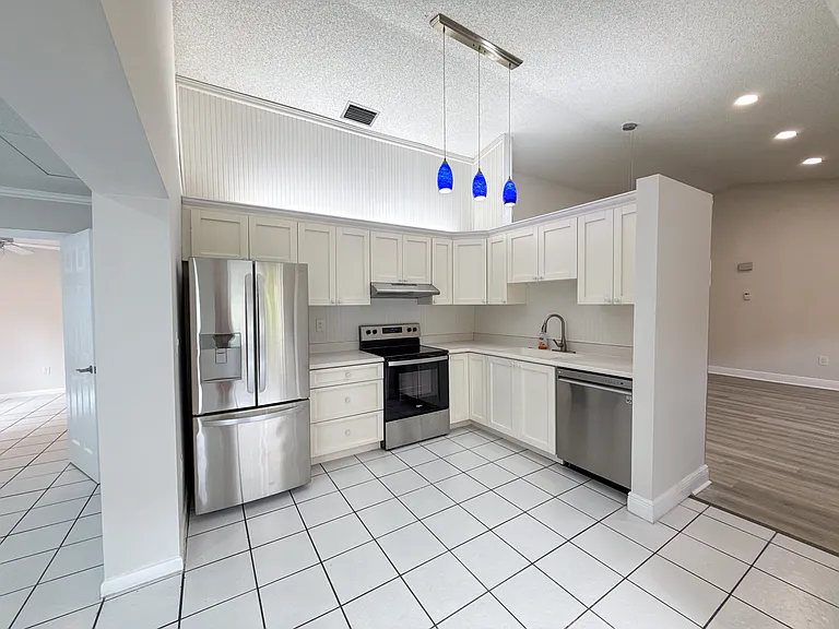 5851 Bristol Ln — Photo 10