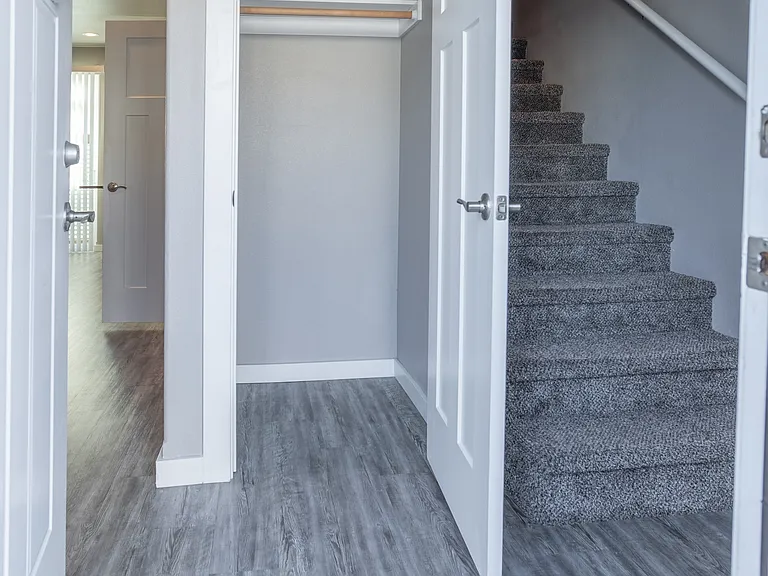 924 S Lake Ave #LAKE VIEW WITH GARAG — Photo 7