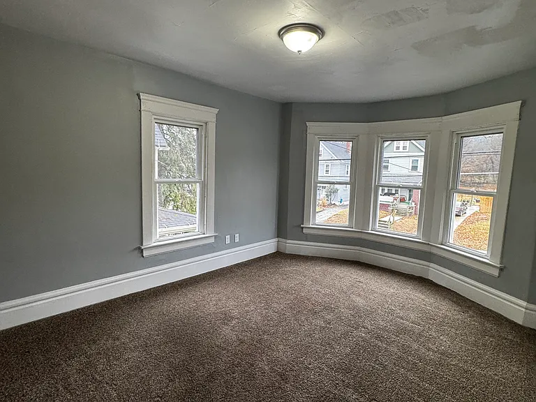 599 Rhodes Ave — Photo 15