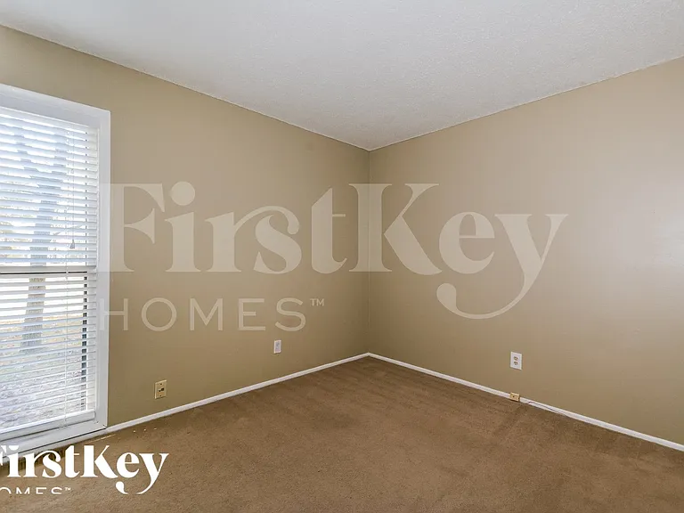12082 Foxpoint Dr — Photo 12